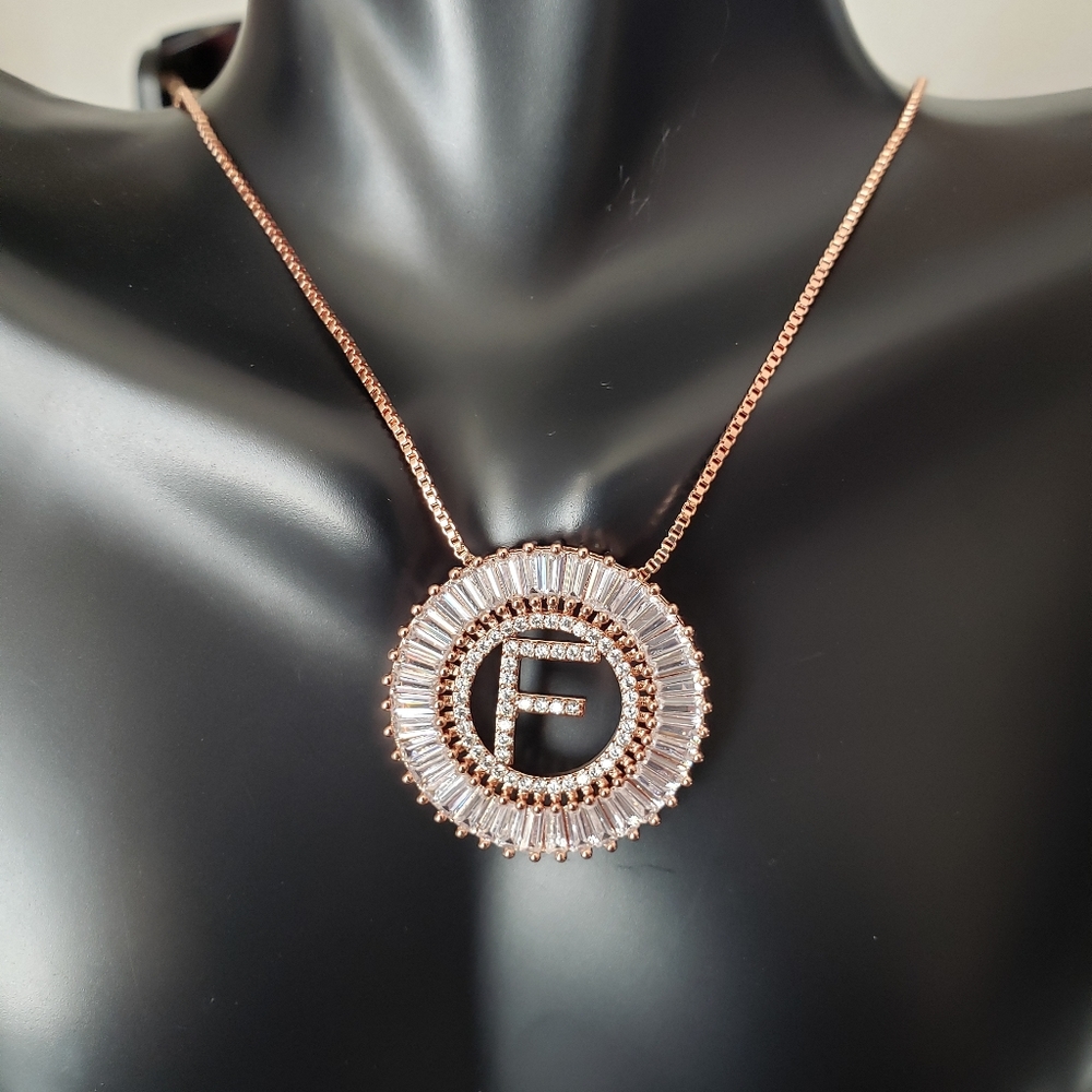 Initial (F) Necklace new - Picture 5 of 6